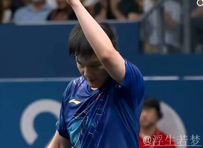 张本智和难得一笑！赛后用中文发言引欢呼，再次提及樊振东